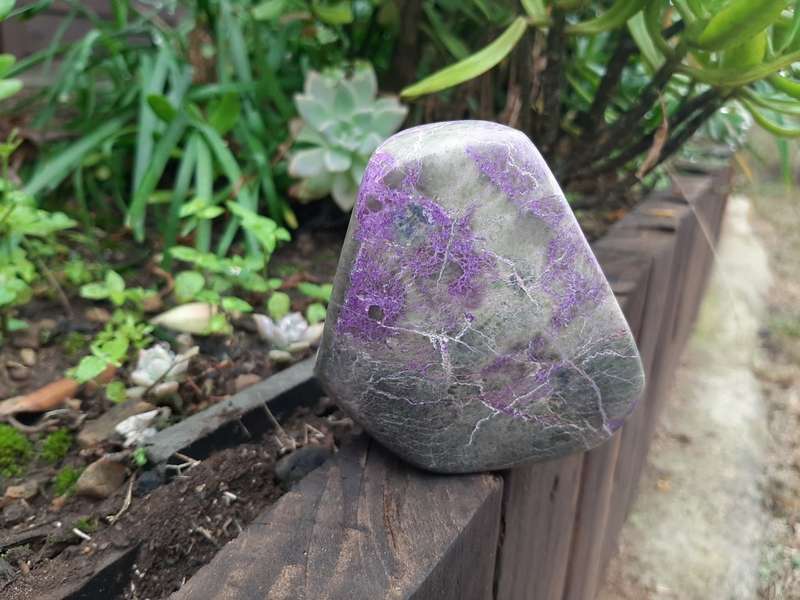 STICHTITE POLISHED  0.470grams