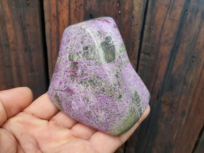 STICHTITE POLISHED  0.465 grams
