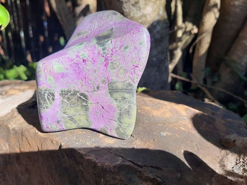 STICHTITE POLISHED  0.430 grams