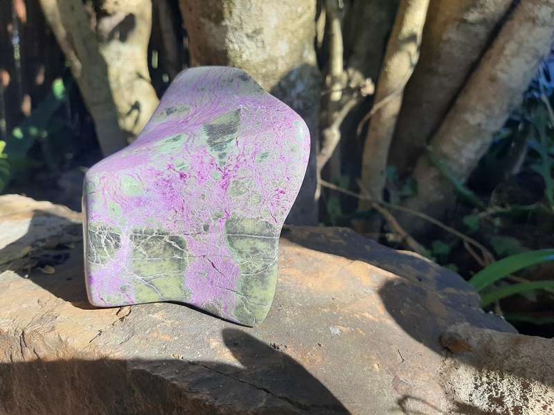 STICHTITE POLISHED  0.430 grams