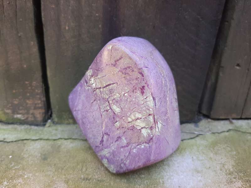 STICHTITE POLISHED  0.255 grams