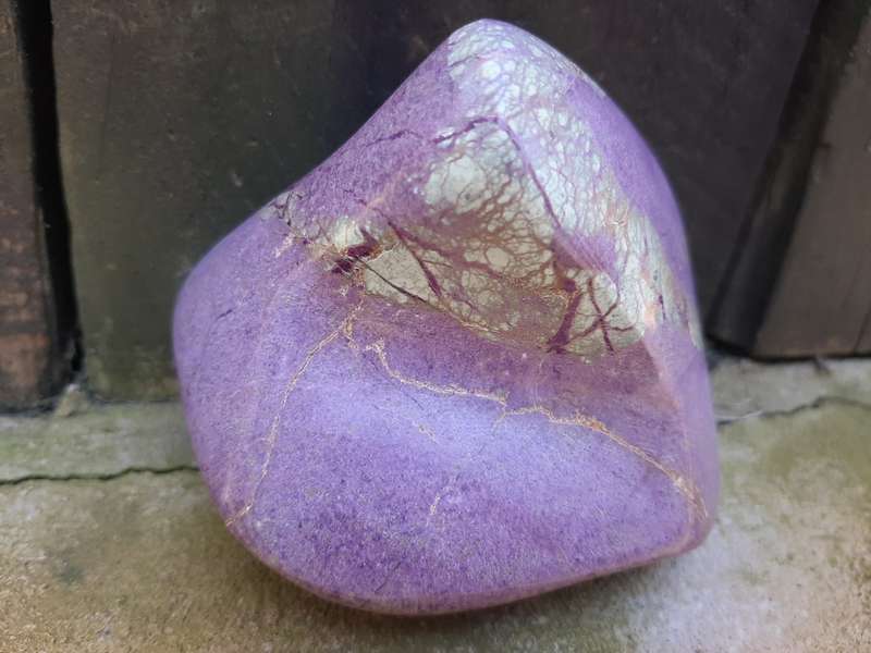 STICHTITE POLISHED  0.255 grams