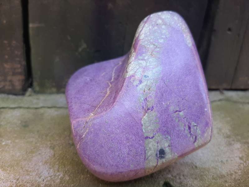 STICHTITE POLISHED  0.255 grams