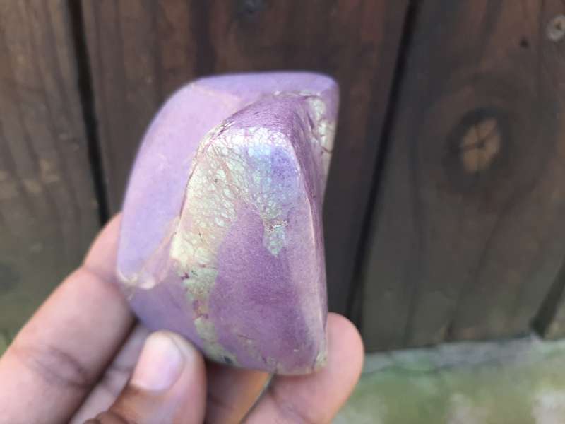 STICHTITE POLISHED  0.255 grams