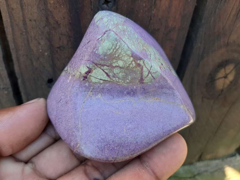 STICHTITE POLISHED  0.255 grams
