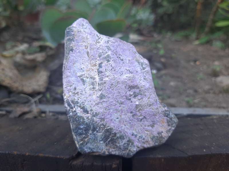 PURPLE STICHTITE ROUGH  0.155grams
