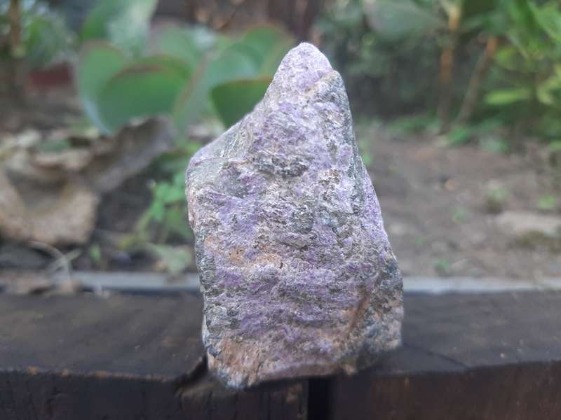 PURPLE STICHTITE ROUGH  0.155grams