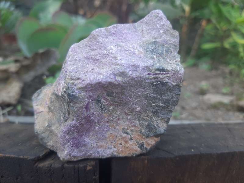 PURPLE STICHTITE ROUGH  0.155grams
