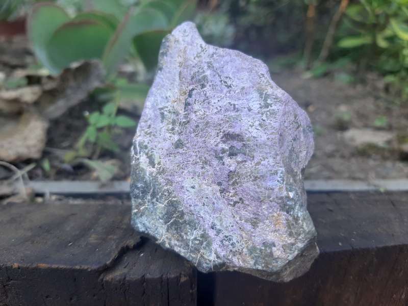 PURPLE STICHTITE ROUGH  0.155grams