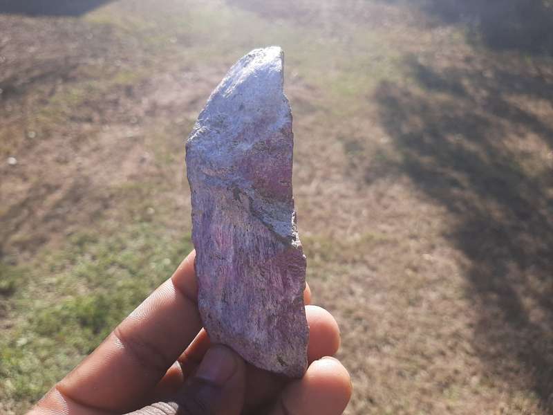 PURPLE STICHTITE ROUGH 0.158grams