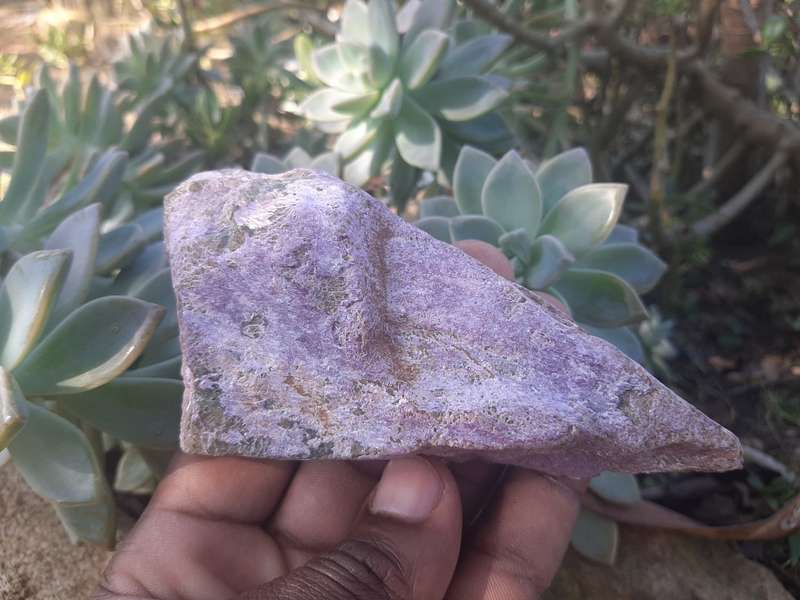 PURPLE STICHTITE ROUGH  0.230grams