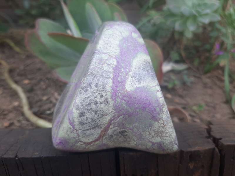 PURPLE STICHTITE POLISHED WITH SERPENTINE 0.320grams