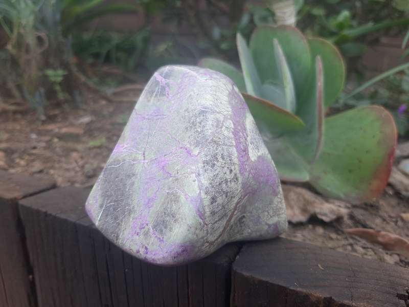 PURPLE STICHTITE POLISHED WITH SERPENTINE 0.320grams