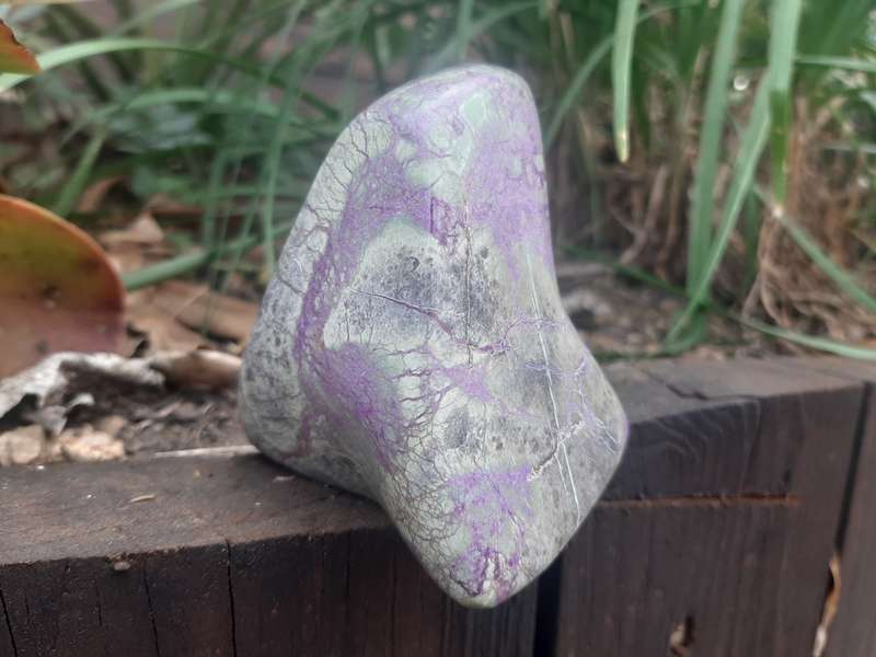 PURPLE STICHTITE POLISHED WITH SERPENTINE 0.320grams