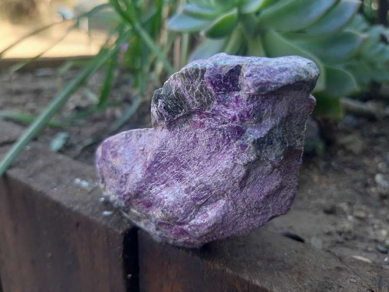 PURPLE STICHTITE ROUGH 0.180grams