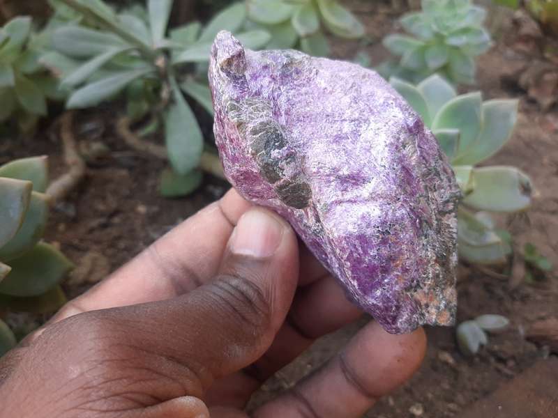 PURPLE STICHTITE ROUGH 0.180grams