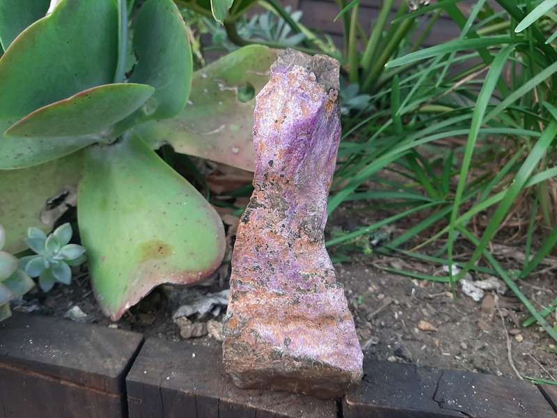 STICHTITE PURPLE WITH SERPENTINE ROUGH 0.450grams