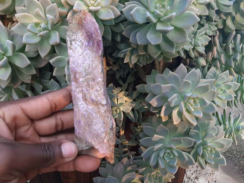 STICHTITE PURPLE WITH SERPENTINE ROUGH 0.450grams