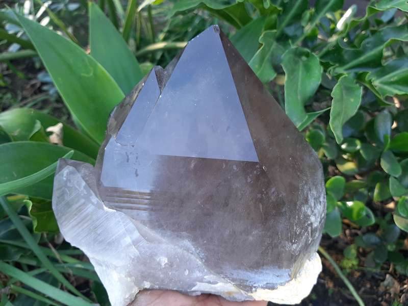 SMOKEY QUARTZ CRYSTAL  2.870kg