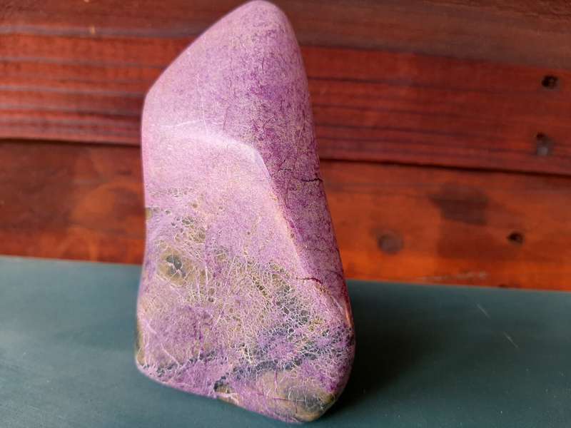PURPLE STICHTITE POLISHED 0.395grams