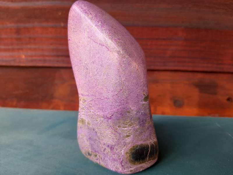 PURPLE STICHTITE POLISHED 0.395grams