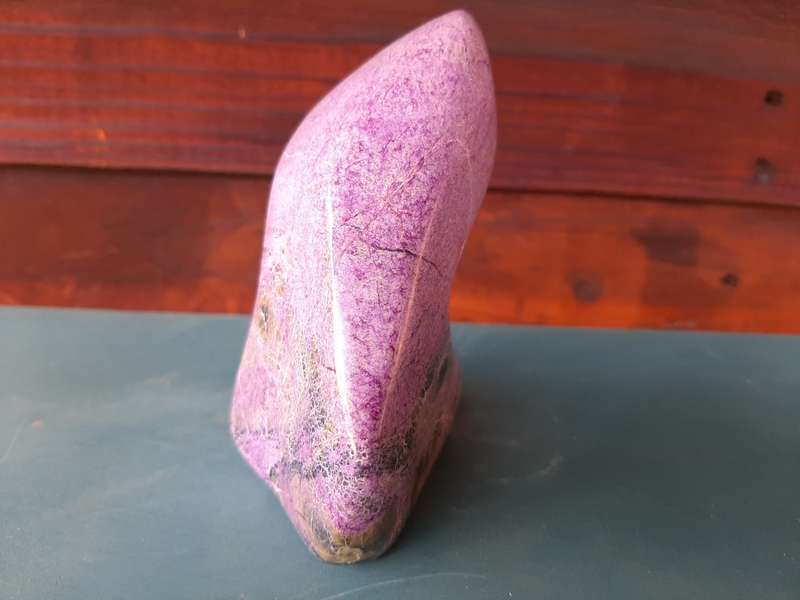 PURPLE STICHTITE POLISHED 0.395grams