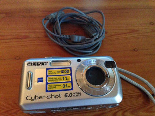 Sony Cyber-shot 6 Mega pixels with wide angle lens