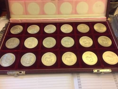 1947-1964 CROWNS OF SOUTH AFRICA **** 5 SHILLING COMPLETE *** In leatherette collectors box ***