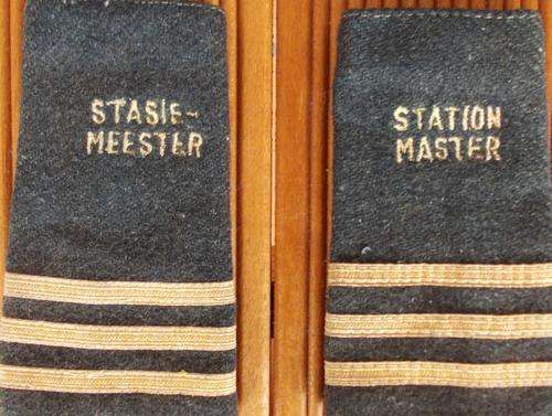 SOUTH AFRICAN RAILWAYS STATION MASTER/STASIE-MEESTLER PAIR OF EPAULETTES ***R1 START***NO RESERVE!!!