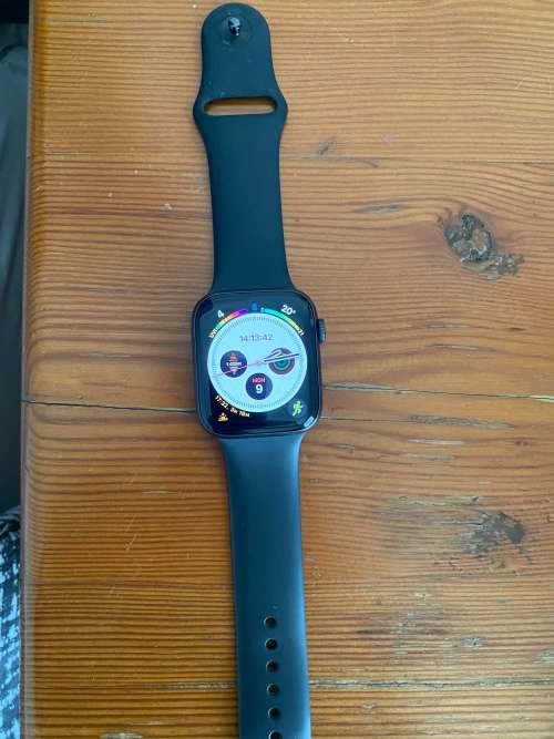 Apple Watch SE 44mm - (2020 edition)