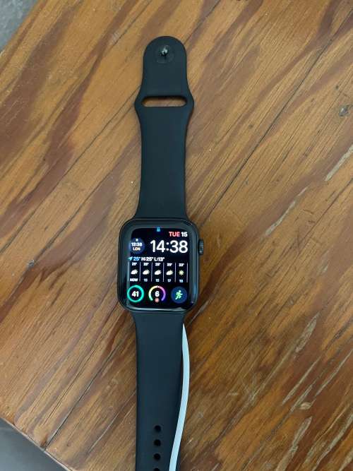 Apple Watch SE 44mm - (2020 edition)