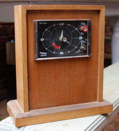 Beatiful Jaeger mantle clock in wooden case. Great condition!
