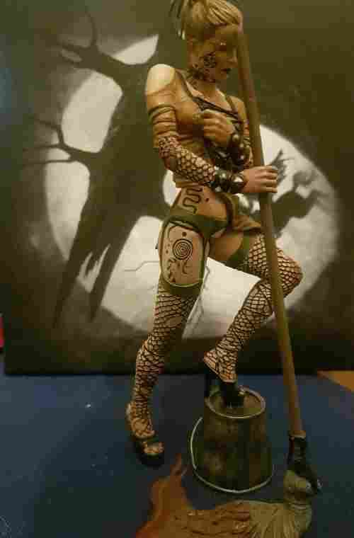 MCFARLANE'S TWISTED FAIRY TALES: GRETEL FIGURE