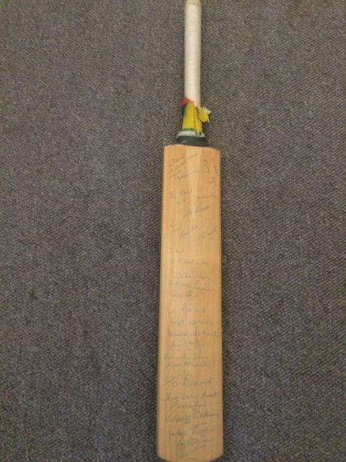 Cricket bat signed by 13 administrators and ex players from the 1990's incl both Pollock's
