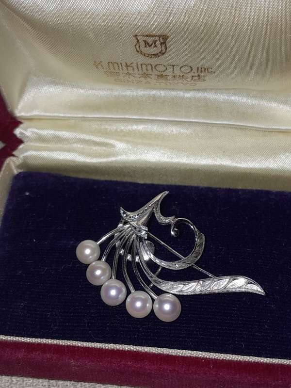 Rare Natural Mikimoto Pearl Brooch 5 pearls