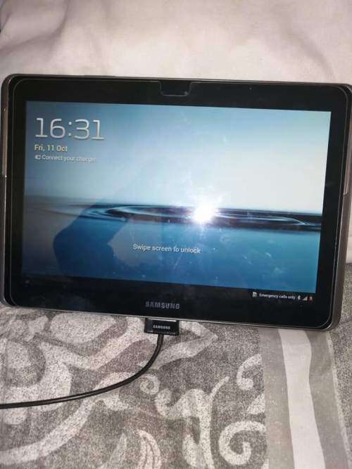 Apple IPad 2 16GB and Samsung Tab 2 32GB 10" Second Hand Great Condition.