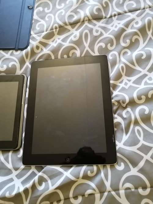 Apple IPad 2 16GB and Samsung Tab 2 32GB 10" Second Hand Great Condition.