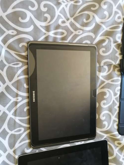 Apple IPad 2 16GB and Samsung Tab 2 32GB 10" Second Hand Great Condition.