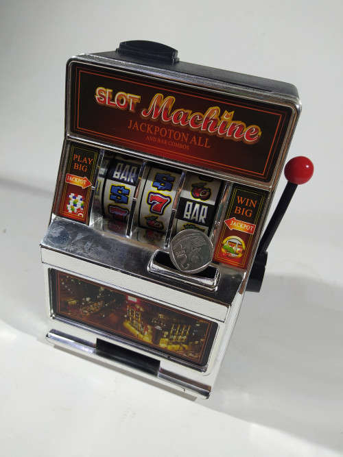 Mini Plastic Slot Machine And Piggy Bank (185mm Tall)