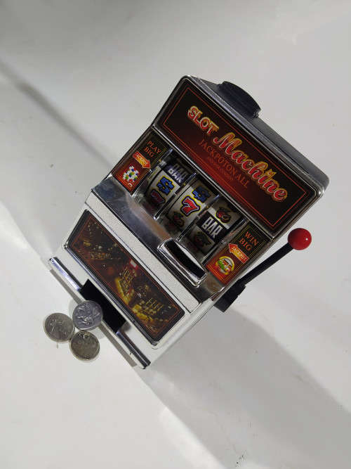Mini Plastic Slot Machine And Piggy Bank (185mm Tall)
