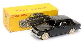 DINKY - BERLINE PEUGEOT 403 a