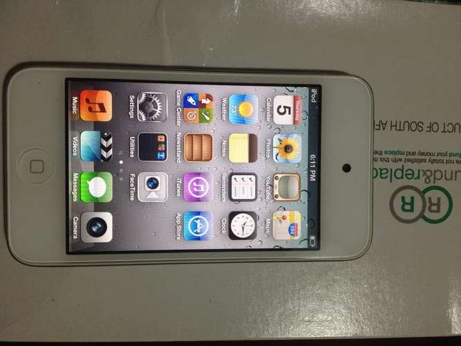 APPLE IPOD TOUCH 8GB WHITE, WIFI, BLUETOOTH, + 10 GAMES