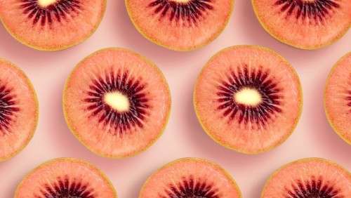 EXOTIC  RED KIWI    -  30 SEEDS