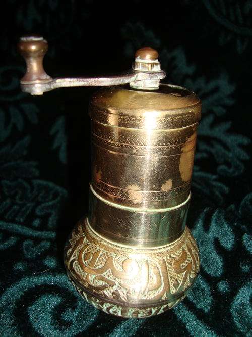 vintage TURKISH SOLID BRASS PEPPER/SPICE/SALT or COFFEE grinder