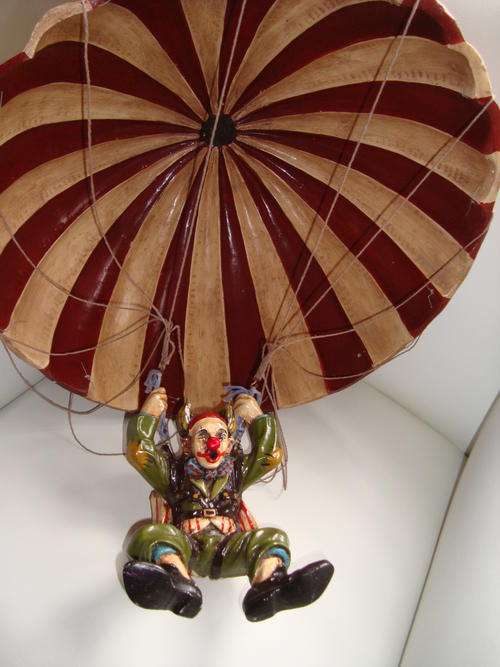 VERY RARE and COLLECTABLE vintage CLOWN with a PARACHUTE - one meter long and big!!!