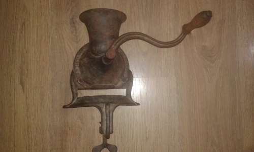vintage S NYE & CO LONDON number 3 coffee grinder