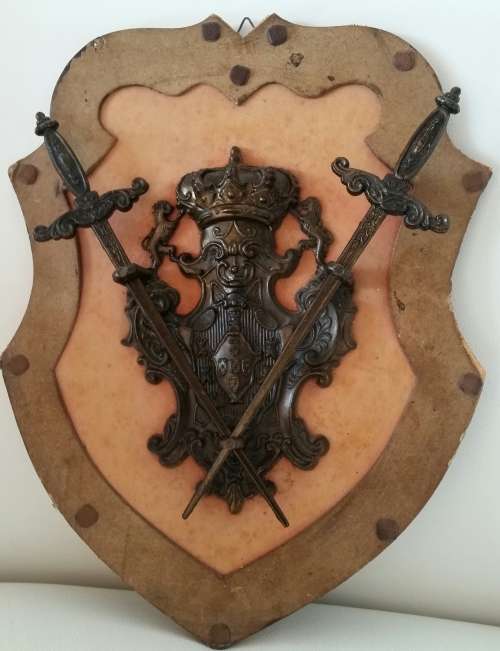 vintage BRONZE ITALIAN COAT of ARMS CREST on WOOD SHIELD for your man cave - swords are very sharp !