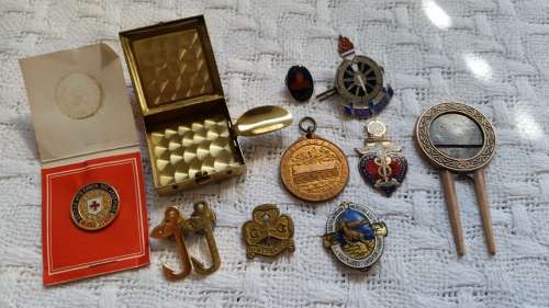 vintage lot of MIXED BADGES plus pocket ASHTRAY