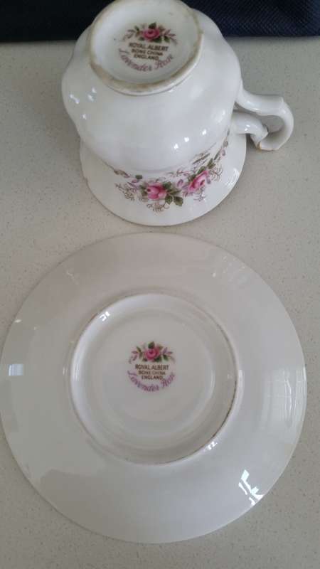 ROYAL ALBERT LAVENDER ROSE demmitassi set