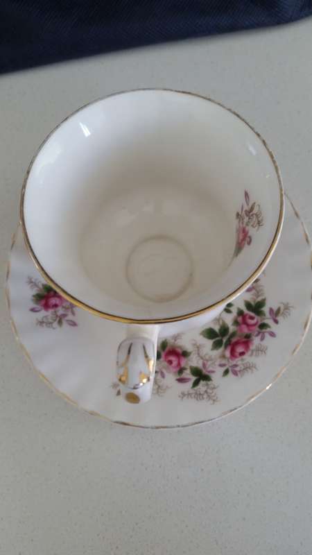 ROYAL ALBERT LAVENDER ROSE demmitassi set